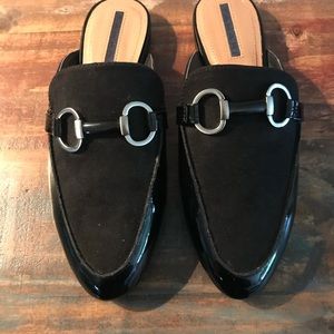 NEW TAHARI NEW “Frenchie” Women’s Black Mule Sz 6 1/2 Silver Detail